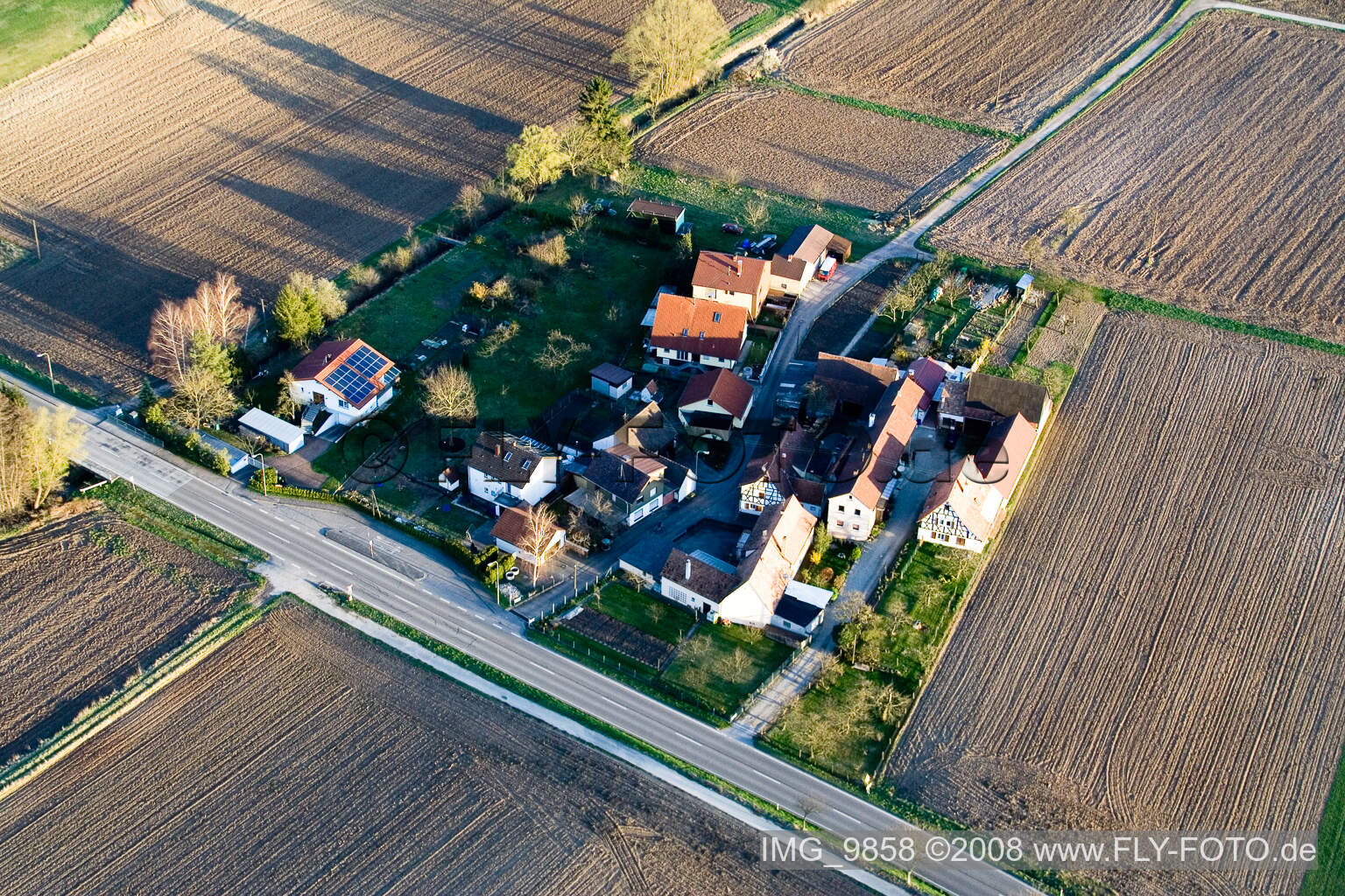 Drohnenbild von Minfeld, Welschhof im Bundesland Rheinland-Pfalz, Deutschland