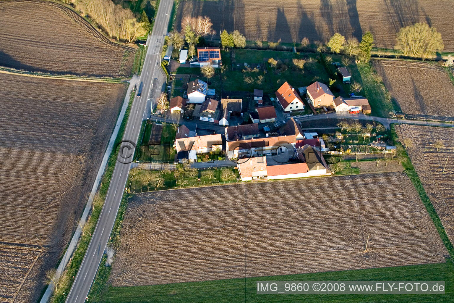 Minfeld, Welschhof im Bundesland Rheinland-Pfalz, Deutschland von einer Drohne aus