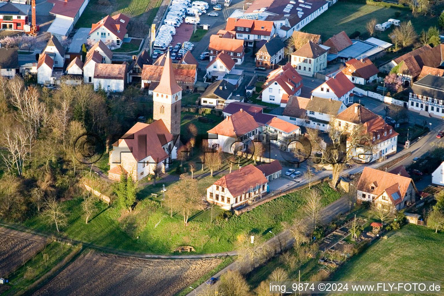 Minfeld, evang. Kirche von Westen im Bundesland Rheinland-Pfalz, Deutschland