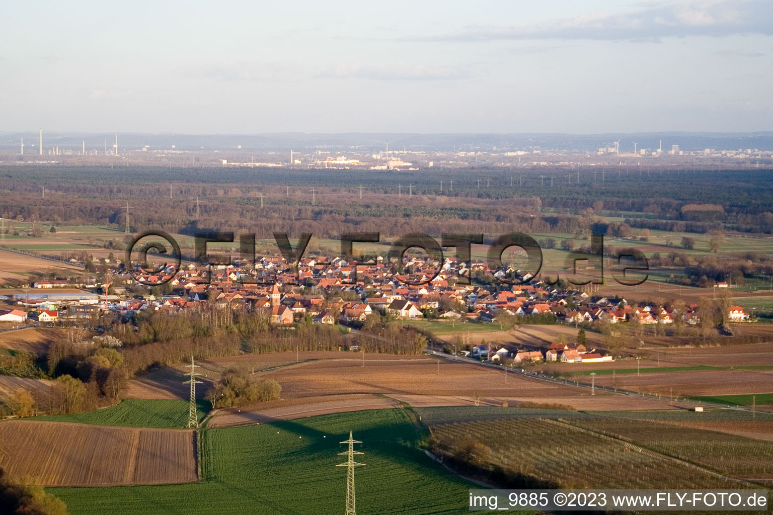 Luftaufnahme von Minfeld von Westen im Bundesland Rheinland-Pfalz, Deutschland