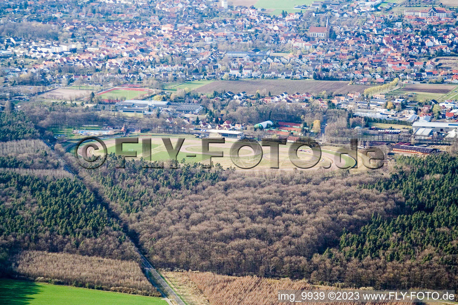 Luftaufnahme von Herxheim, Rennbahn in Herxheim bei Landau/Pfalz im Bundesland Rheinland-Pfalz, Deutschland