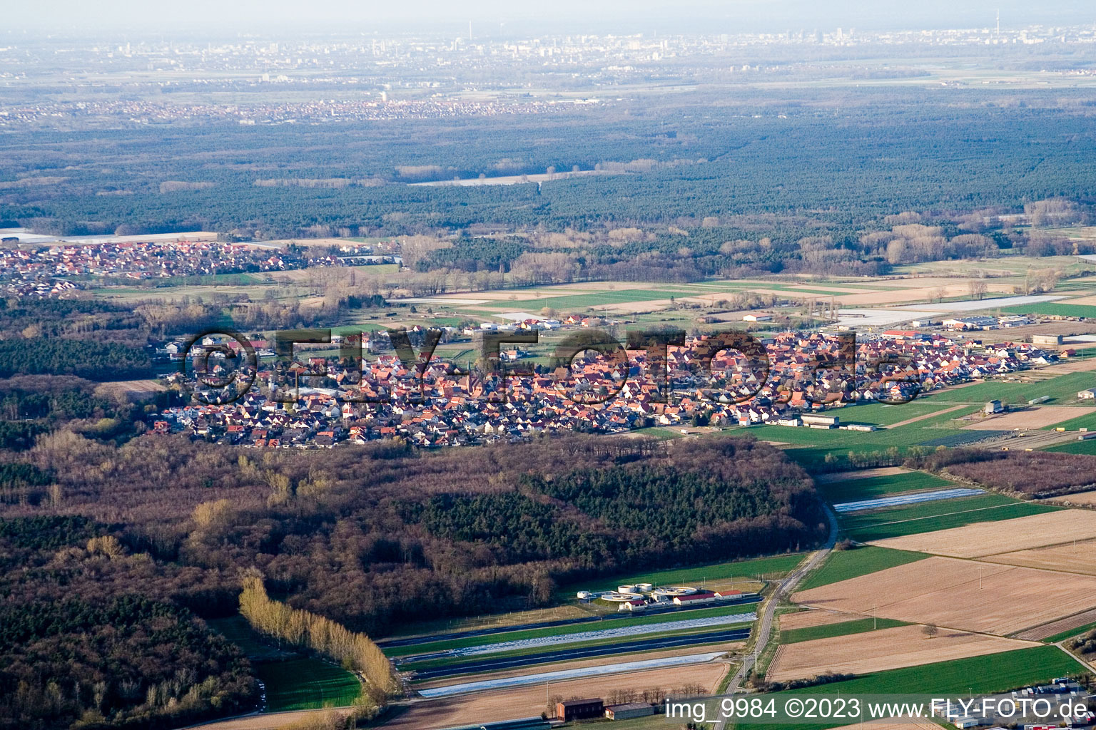Harthausen im Bundesland Rheinland-Pfalz, Deutschland von einer Drohne aus