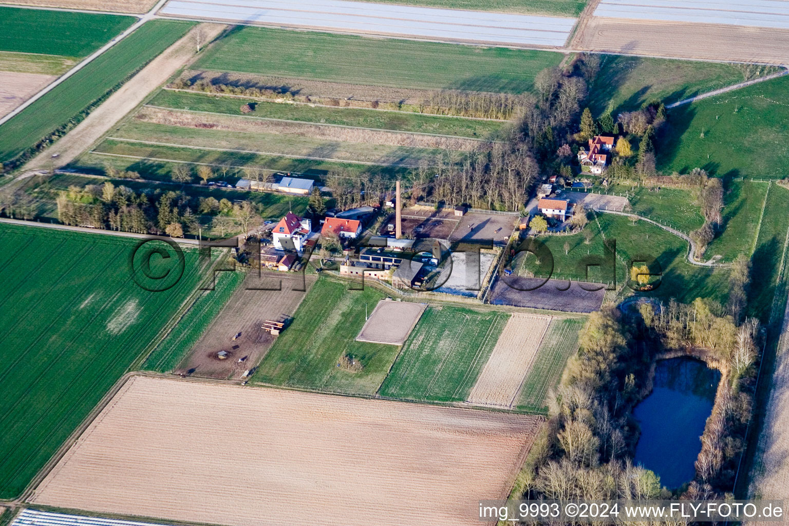 Gehöft eines Bauernhofes Reitstall Spieß in Harthausen im Bundesland Rheinland-Pfalz, Deutschland