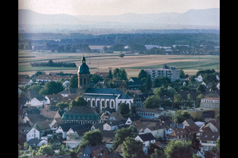 Kandel St. Georgskirche vom Ballon aus im Bundesland Rheinland-Pfalz, Deutschland