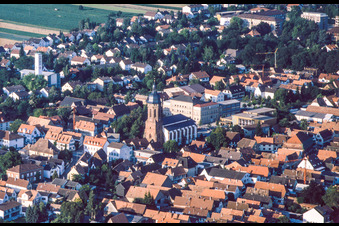 Luftbild von Kandel St. Georgskirche vom Ballon aus im Bundesland Rheinland-Pfalz, Deutschland