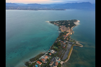 Luftbild von Sirmione im Bundesland Brescia, Italien