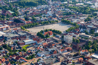 Heider Marktplatz, der größte nicht bebaute Marktplatz Deutschlands im Bundesland Schleswig-Holstein