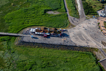 Bad Sankt Peter. Seebrückenvorplatz und Kurkartenhäuschen in Sankt Peter-Ording im Bundesland Schleswig-Holstein, Deutschland