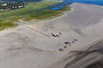 Küsten- Landschaft am Sandstrand der Nordsee in Sankt Peter-Ording im Bundesland Schleswig-Holstein, Deutschland
