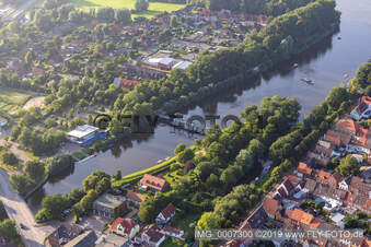 Steg über den Westersielzug in Friedrichstadt im Bundesland Schleswig-Holstein, Deutschland