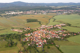 Luftbild von Ortsansicht der Straßen und Häuser der Wohngebiete in Wahlwinkel in Waltershausen im Bundesland Thüringen, Deutschland
