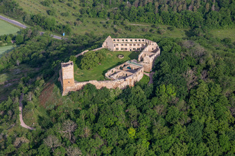 Schrägluftbild von Burg Gleichen im Ortsteil Wandersleben in Drei Gleichen im Bundesland Thüringen, Deutschland