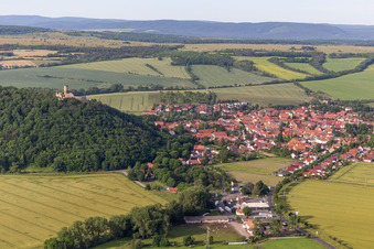 Mühlburg über dem Ort im Ortsteil Mühlberg in Drei Gleichen im Bundesland Thüringen, Deutschland
