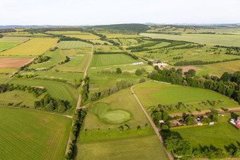 Gelände des Golfplatz " Drei Gleichen Mühlberg e.V. " in Mühlberg im Bundesland Thüringen, Deutschland