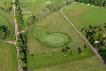 Luftaufnahme von Gelände des Golfplatz " Drei Gleichen Mühlberg e.V. " in Mühlberg im Bundesland Thüringen, Deutschland