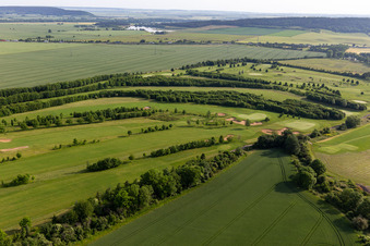 Gelände des Golfplatz " Drei Gleichen Mühlberg e.V. " in Mühlberg im Bundesland Thüringen, Deutschland aus der Luft