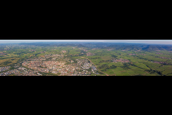 Panorama Perspektive Stadtgebiet mit Außenbezirken und Innenstadtbereich in Landau in der Pfalz im Ortsteil Queichheim im Bundesland Rheinland-Pfalz, Deutschland