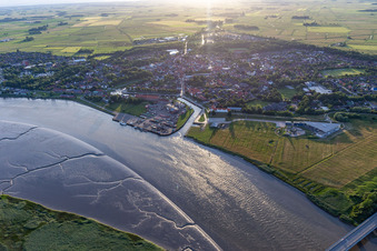 Luftbild von Eiderbrücke bei Tönning im Bundesland Schleswig-Holstein, Deutschland