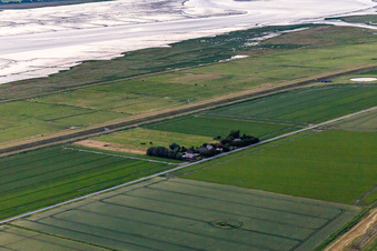 Luftbild von Schülpersieler Straße in Wesselburenerkoog im Bundesland Schleswig-Holstein, Deutschland