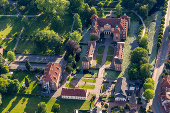 Gebäudekomplex des Weiterbildungs- und Bildungszentrums " Châteauform - Schloss Velen " an der Ramsdorfer Straße in Velen im Ortsteil Velen-Dorf im Bundesland Nordrhein-Westfalen, Deutschland