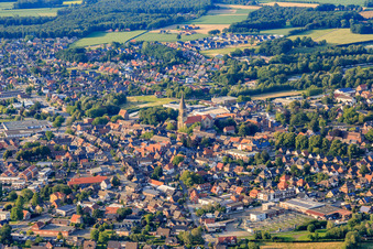Stadtansicht mit Kirche St. Otger in Stadtlohn im Bundesland Nordrhein-Westfalen, Deutschland