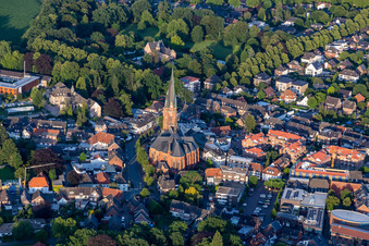 Luftaufnahme von St. Gudula Kirche in Rhede im Bundesland Nordrhein-Westfalen, Deutschland