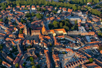 Markt mit St. Lambert und ehemaliges Stadtschloss in Coesfeld im Bundesland Nordrhein-Westfalen, Deutschland