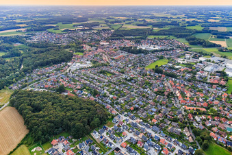 Stadtansicht aus Südosten im Ortsteil Velen-Dorf im Bundesland Nordrhein-Westfalen, Deutschland