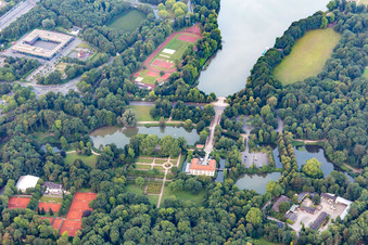 Parkanlage des Schlossgarten am Schloss Berge im Ortsteil Buer in Gelsenkirchen im Bundesland Nordrhein-Westfalen, Deutschland