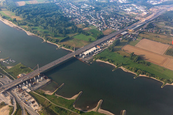 Leverkusener Rheinbrücke im Ortsteil Merkenich in Köln im Bundesland Nordrhein-Westfalen, Deutschland