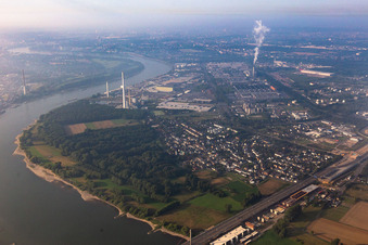 Industriegebiet Emdener Straße am Rhein im Ortsteil Merkenich in Köln im Bundesland Nordrhein-Westfalen, Deutschland