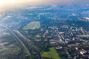 Gallopprennbahn im Ortsteil Weidenpesch in Köln im Bundesland Nordrhein-Westfalen, Deutschland