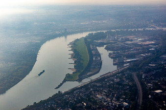 Rheinhafen Niehl und Niehler Strand in Köln im Bundesland Nordrhein-Westfalen, Deutschland