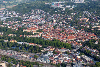 Luftaufnahme von Ortsansicht der Straßen und Häuser der Wohngebiete in Tübingen im Bundesland Baden-Württemberg, Deutschland