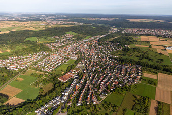 Ortsansicht der Straßen und Häuser der Wohngebiete in Wannweil im Bundesland Baden-Württemberg, Deutschland