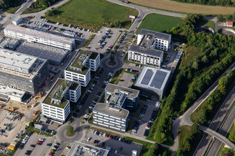 Firmengelände der Bosch eBike Systems, Bosch Sensortec mit Hallen, Firmengebäuden und Produktionsstätten in Kusterdingen im Ortsteil Jettenburg im Bundesland Baden-Württemberg, Deutschland