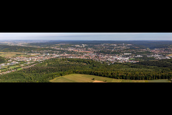 Panorama Perspektive Stadtgebiet mit Außenbezirken und Innenstadtbereich in Tübingen im Bundesland Baden-Württemberg, Deutschland