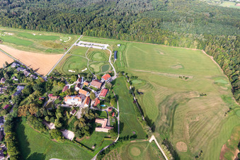 Luftaufnahme von Golfclub Schloss Kressbach im Ortsteil Kreßbach in Tübingen im Bundesland Baden-Württemberg, Deutschland