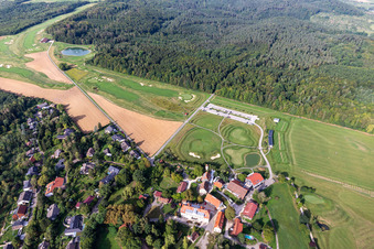 Luftaufnahme von Gelände des Golfplatz Golfclub Schloss Kressbach in Kressbach im Ortsteil Kreßbach in Tübingen im Bundesland Baden-Württemberg, Deutschland