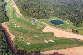 Gelände des Golfplatz Golfclub Schloss Kressbach in Kressbach im Ortsteil Kreßbach in Tübingen im Bundesland Baden-Württemberg, Deutschland von oben