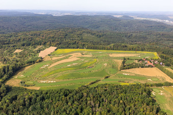 Gelände des Golfplatz Golfclub Schloss Kressbach in Kressbach im Ortsteil Kreßbach in Tübingen im Bundesland Baden-Württemberg, Deutschland von oben gesehen