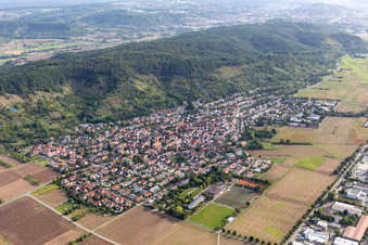 Ortsansicht der Straßen und Häuser der Wohngebiete in Hirschau in Tübingen im Bundesland Baden-Württemberg, Deutschland