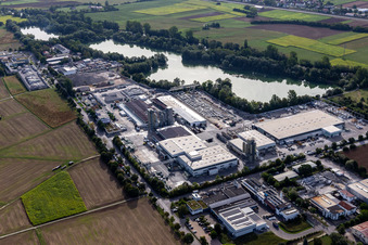 Industrie- und Gewerbegebiet am Baggersee mit Wabra GmbH, Aicheler & Braun GmbH, Betonwerk, Flammer Bauunternehmung, Händle Härterei GmbH,Beton Kemmler GmbH, in Hirschau in Tübingen im Bundesland Baden-Württemberg, Deutschland