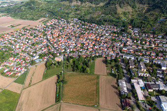 Luftbild von Ortsansicht am Rande von landwirtschaftlichen Feldern und Nutzflächen in Hirschau in Tübingen im Bundesland Baden-Württemberg, Deutschland