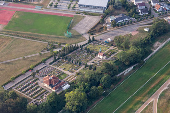 Friedhof in Iffezheim im Bundesland Baden-Württemberg, Deutschland