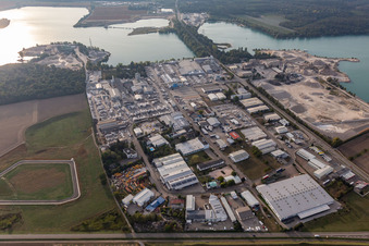 Industriegebiet Ost am Kühlsee in Iffezheim im Bundesland Baden-Württemberg, Deutschland