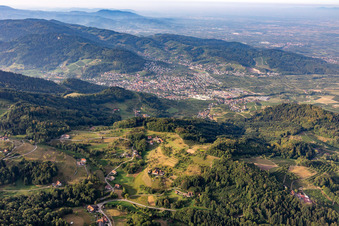Schnapsbrunnen an der Straubenhöf-Mühle in Sasbachwalden im Bundesland Baden-Württemberg, Deutschland