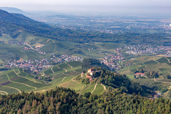 Gebäude des Weinguts und Restaurants Schloss Staufenberg in Durbach im Ortsteil Heimbach im Bundesland Baden-Württemberg, Deutschland