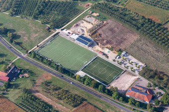 Halle am Durbach und Sportplätze im Ortsteil Ebersweier im Bundesland Baden-Württemberg, Deutschland