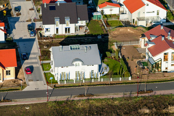 Neubaugebiet An den Tongruben in Rheinzabern im Bundesland Rheinland-Pfalz, Deutschland aus der Drohnenperspektive
